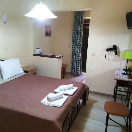 Twins * Benitses (Corfu)